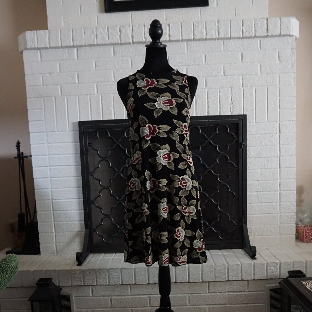 Little Black Sleeveless Jalate Dress Floral Pattern Womens Size Medium.